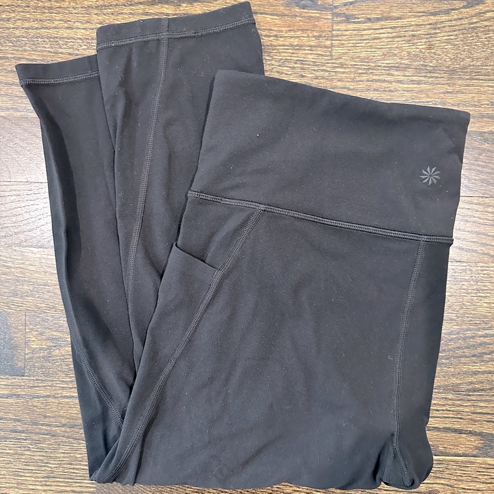 ATHLETA Stash Pocket Crop